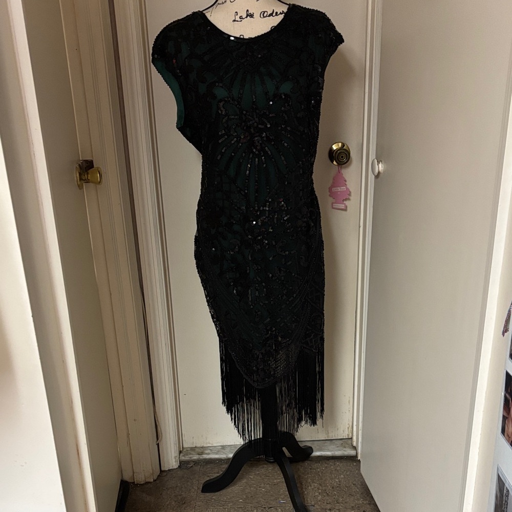 Chic Black and Green Fringe Midi Dress